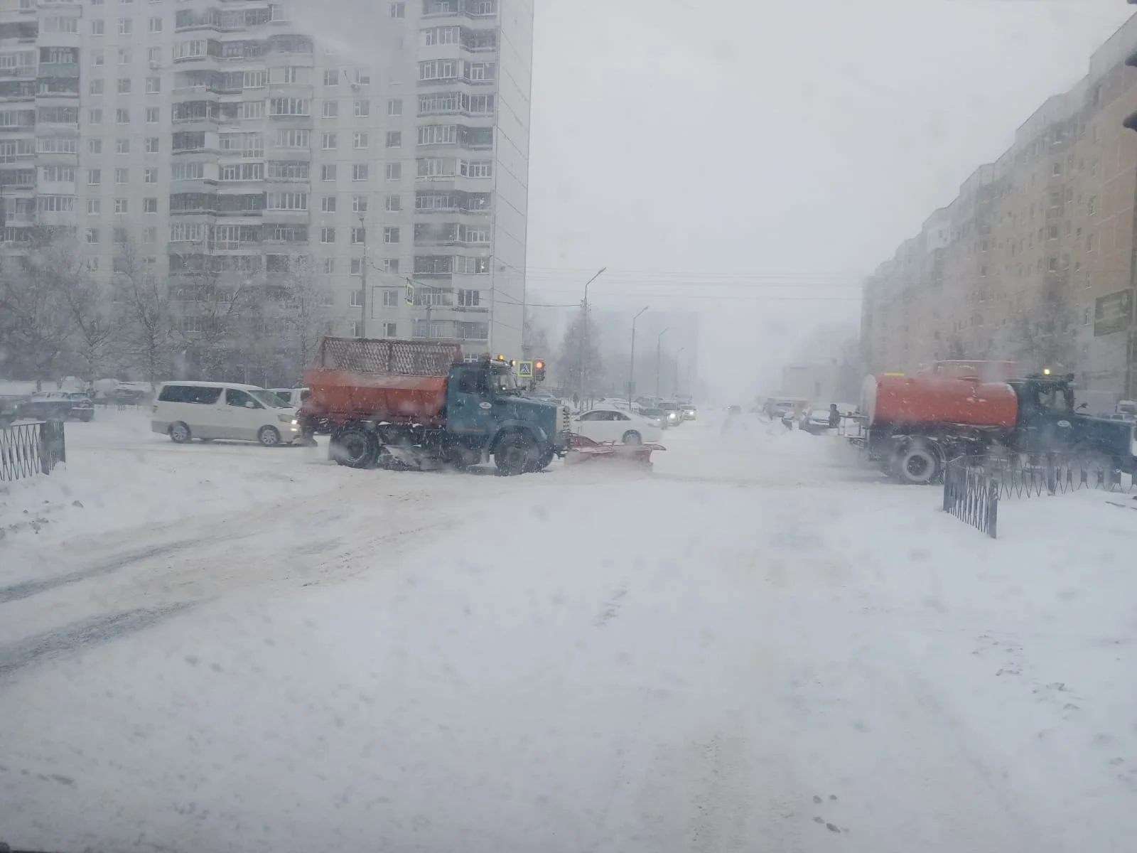 Коммунальные службы работают в усиленном режиме