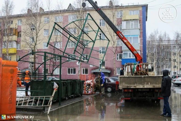 Благоустройство дворов ведется с учетом пожеланий жителей /ФОТО/